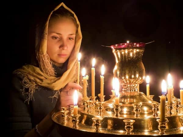 Как ставить свечи в церкви Вера и надежда картинка