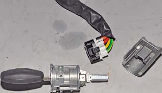 Замена катушки иммобилайзера и контактной группы выключателя зажигания Рено Дастер