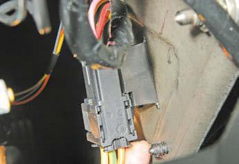 Замена катушки иммобилайзера и контактной группы выключателя зажигания Рено Дастер