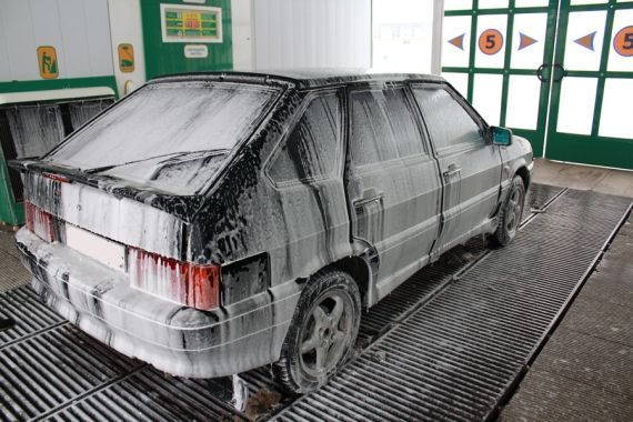 Как моют машины на автомойках? Все виды контактных и бесконтактных чисток
