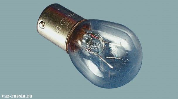 На фото изображена лампа которая подлежит установки в противотуманный фонарь