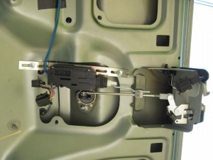 Фото замка багажника на Лада Гранта с электроприводом, drive2.ru